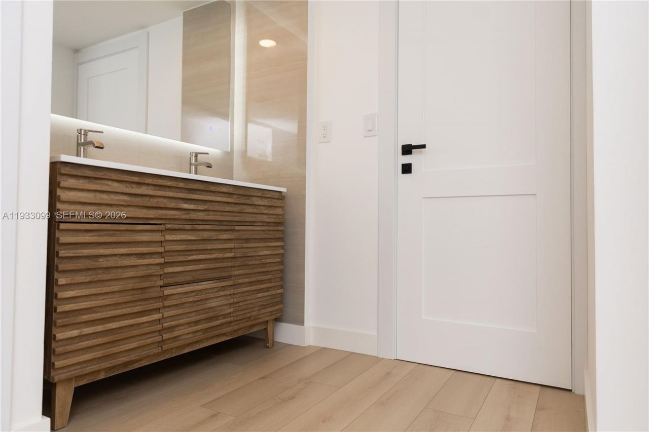 3625 N Country Club Dr, Unit 309, Aventura, FL 33180 Photo