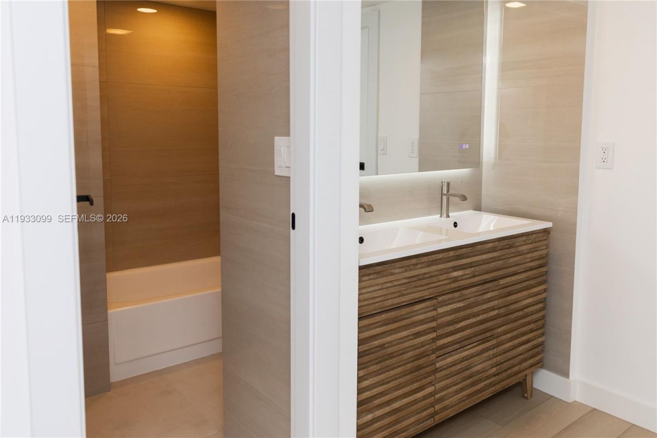 3625 N Country Club Dr, Unit 309, Aventura, FL 33180 Photo