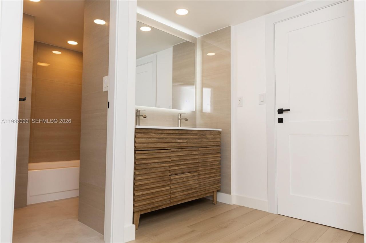 3625 N Country Club Dr, Unit 309, Aventura, FL 33180 Photo