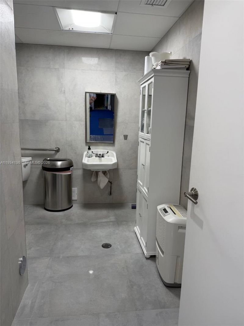 5465 NW 36th St, Miami Springs, FL 33166 Photo