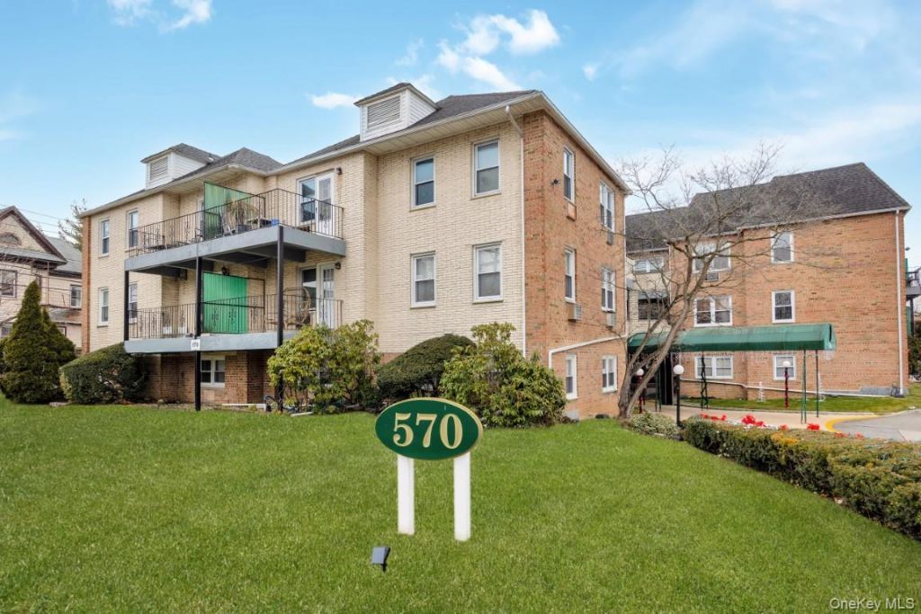 570 Broadway, Unit 16A, Lynbrook, NY 11563 Main Photo