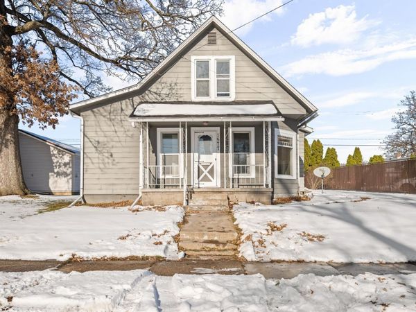 1577 31st Avenue, Moline, IL 61265