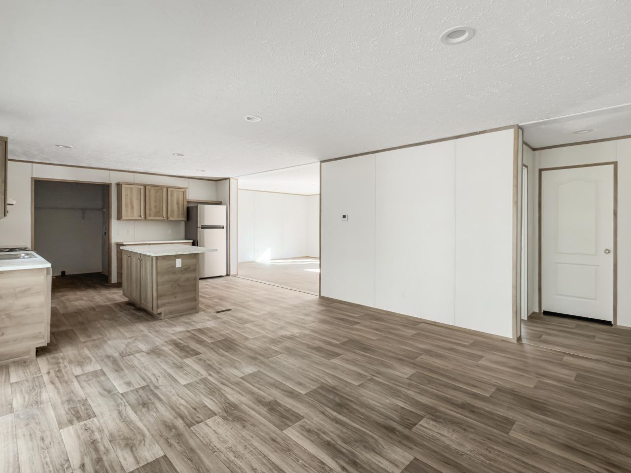 270 Saturn Lane Photo 16