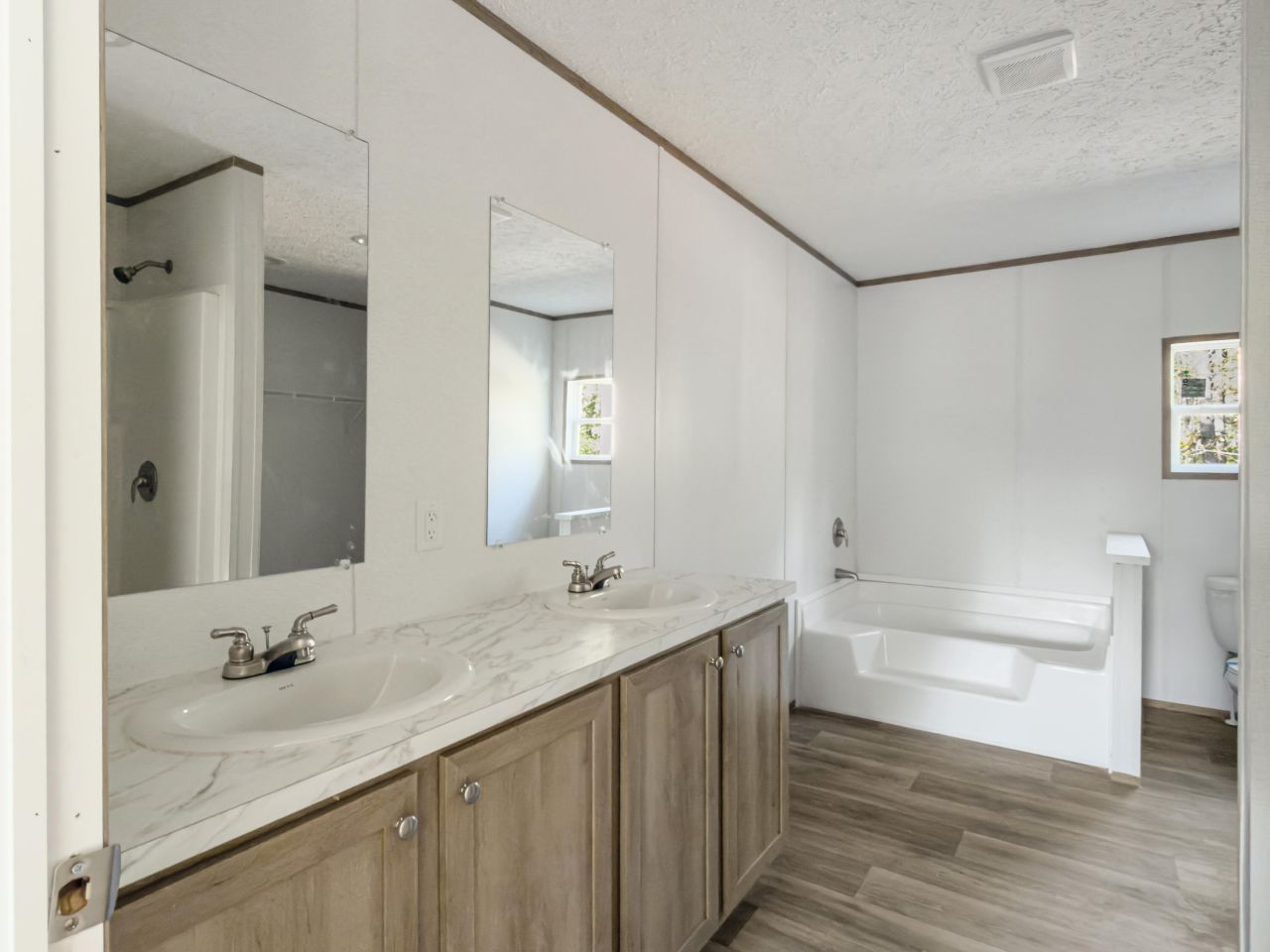 270 Saturn Lane Photo 32