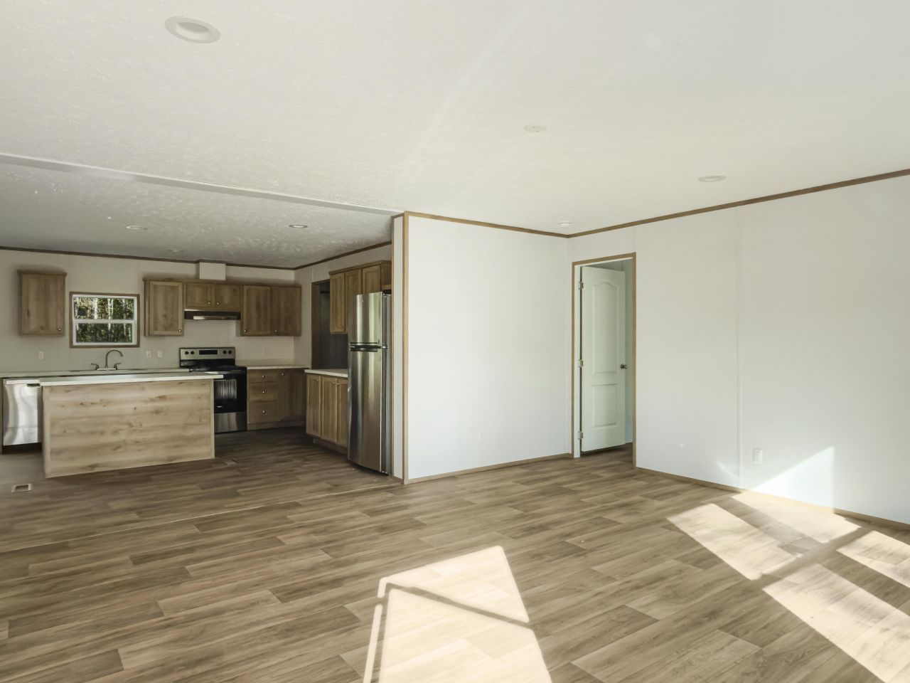 270 Saturn Lane Photo 8