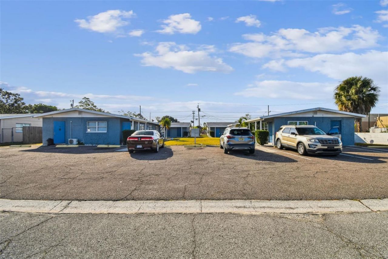 6538 42nd Avenue N, Kenneth City, FL 33709 Photo