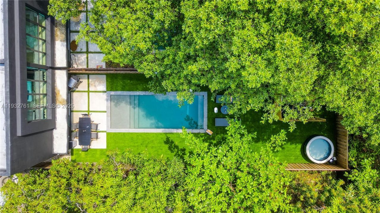 58 NW 52nd St, Miami, FL 33127 Photo