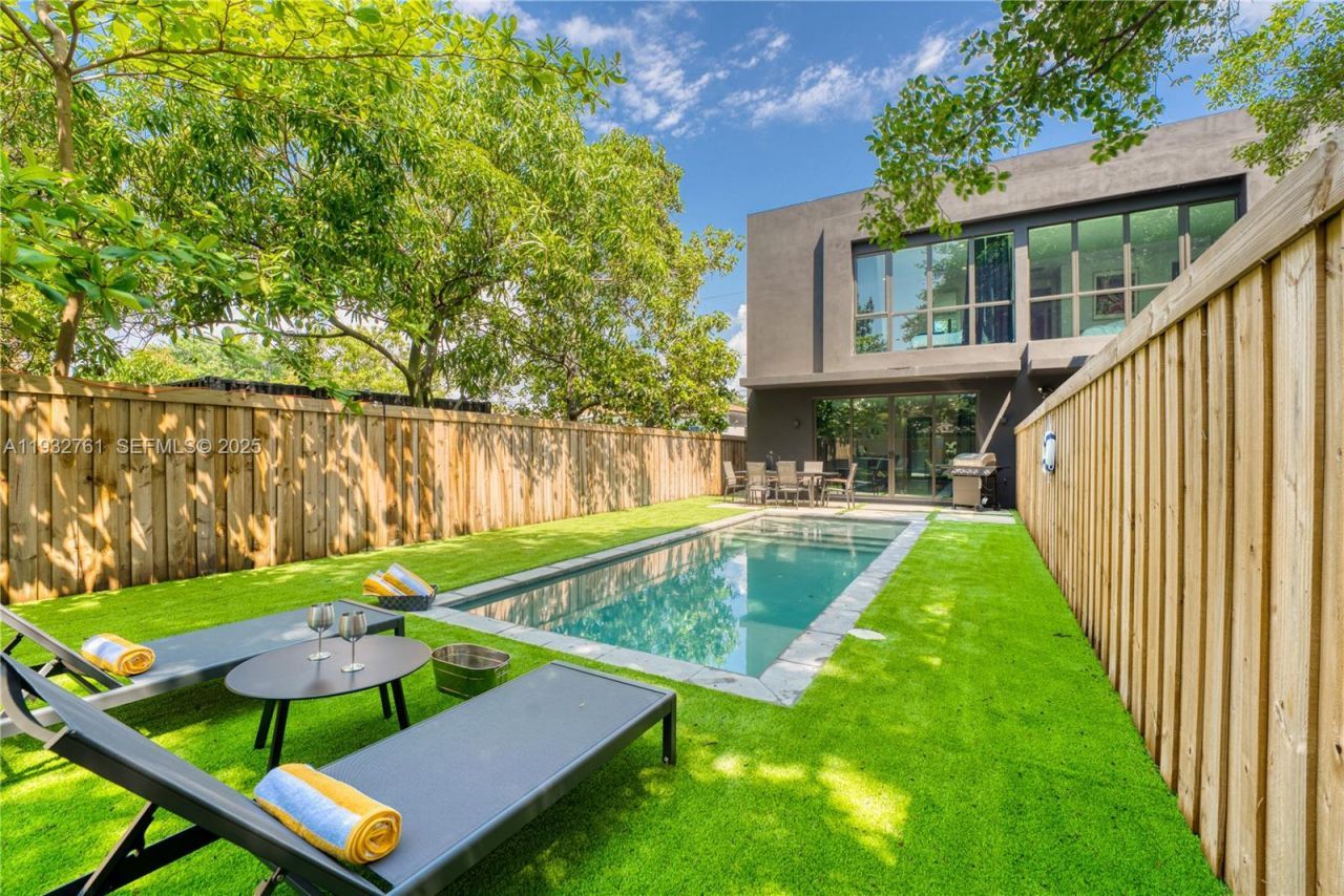 58 NW 52nd St, Miami, FL 33127 Photo