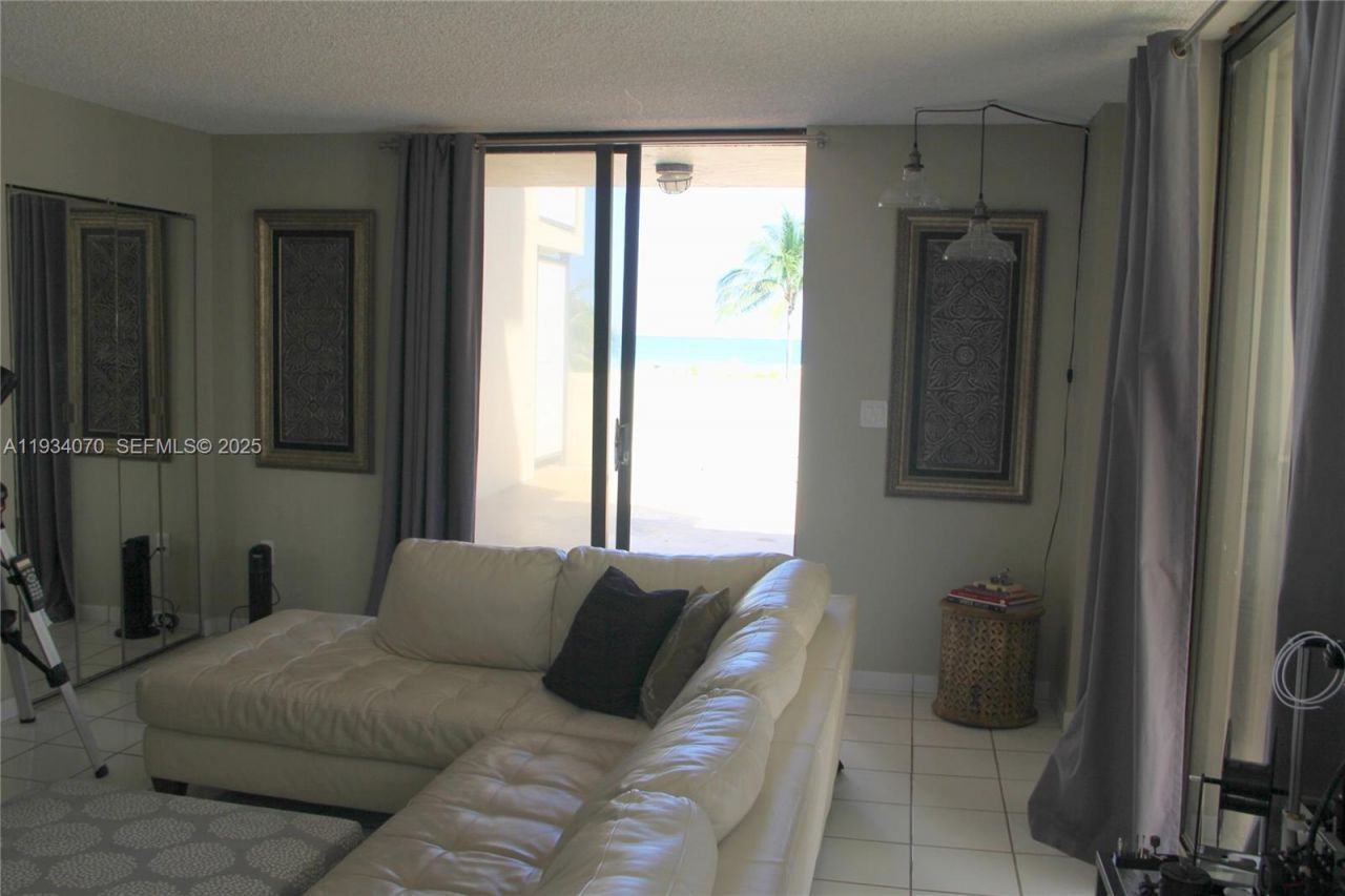 1623 Collins Ave, Unit 218, Miami Beach, FL 33139 Photo