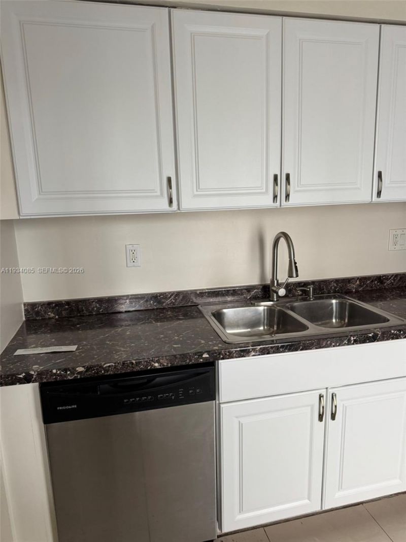 301 Golden Isles Dr, Unit 112, Hallandale Beach, FL 33009 Photo