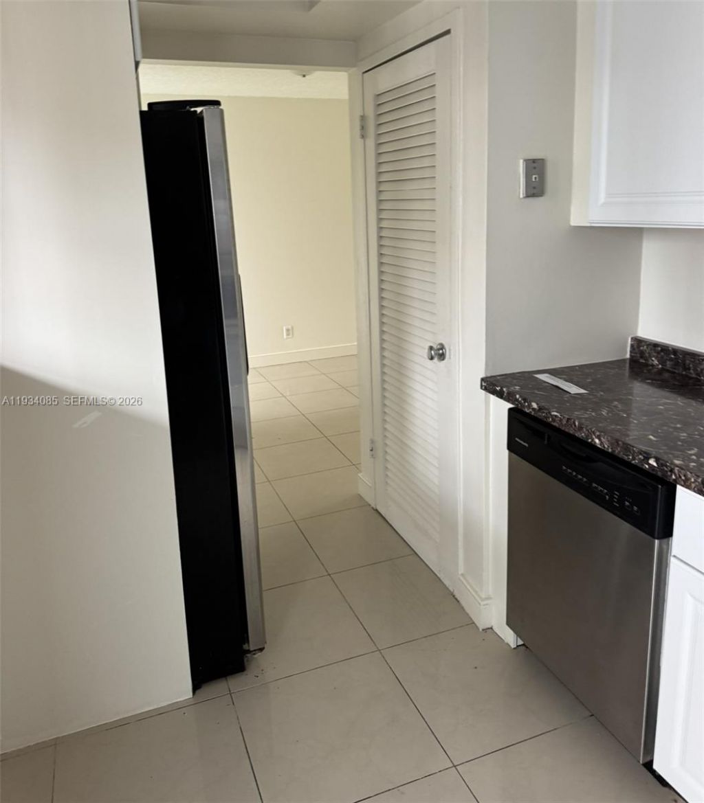 301 Golden Isles Dr, Unit 112, Hallandale Beach, FL 33009 Photo