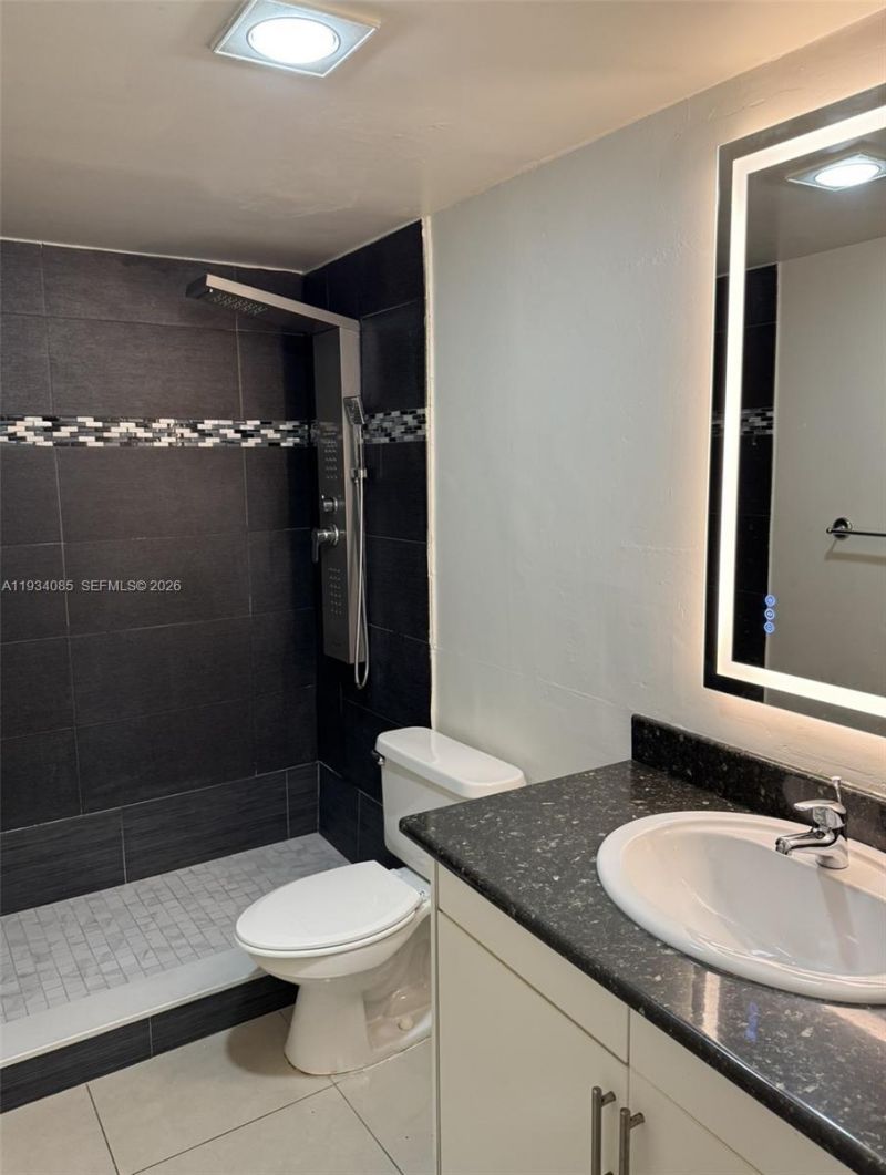 301 Golden Isles Dr, Unit 112, Hallandale Beach, FL 33009 Photo