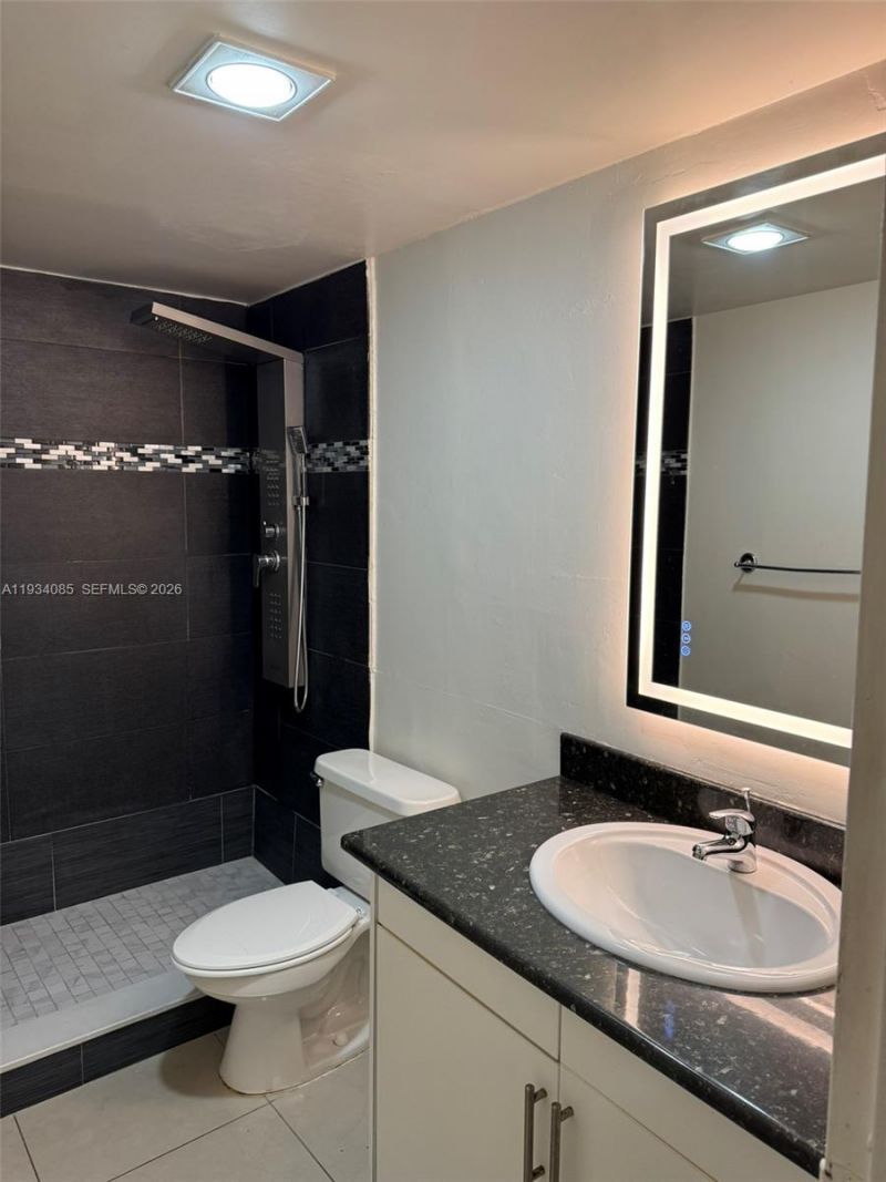 301 Golden Isles Dr, Unit 112, Hallandale Beach, FL 33009 Photo