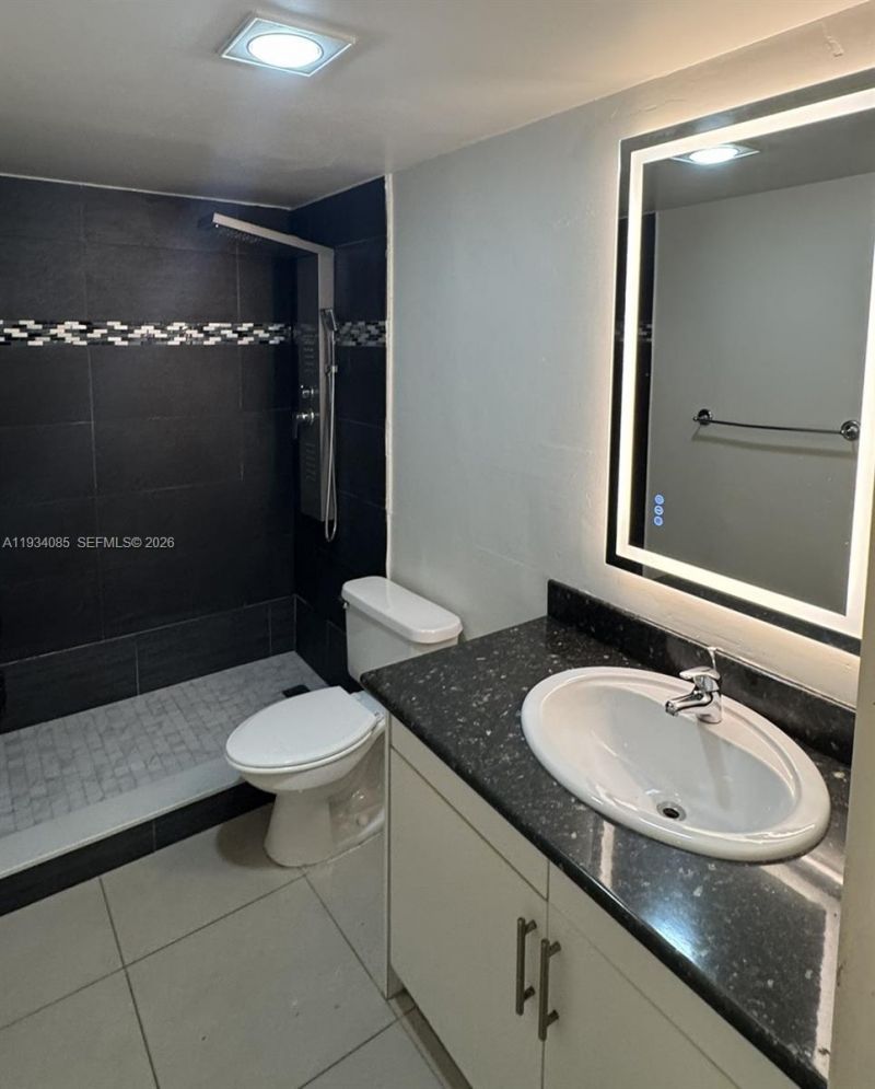 301 Golden Isles Dr, Unit 112, Hallandale Beach, FL 33009 Photo