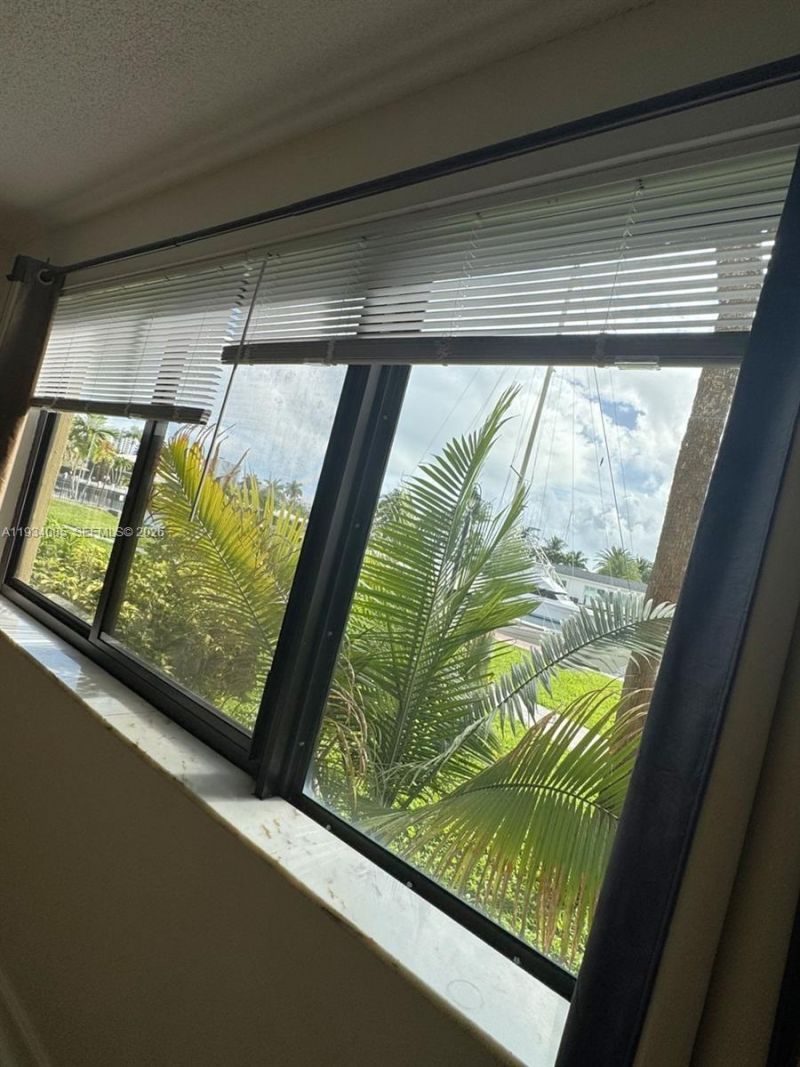 301 Golden Isles Dr, Unit 112, Hallandale Beach, FL 33009 Photo