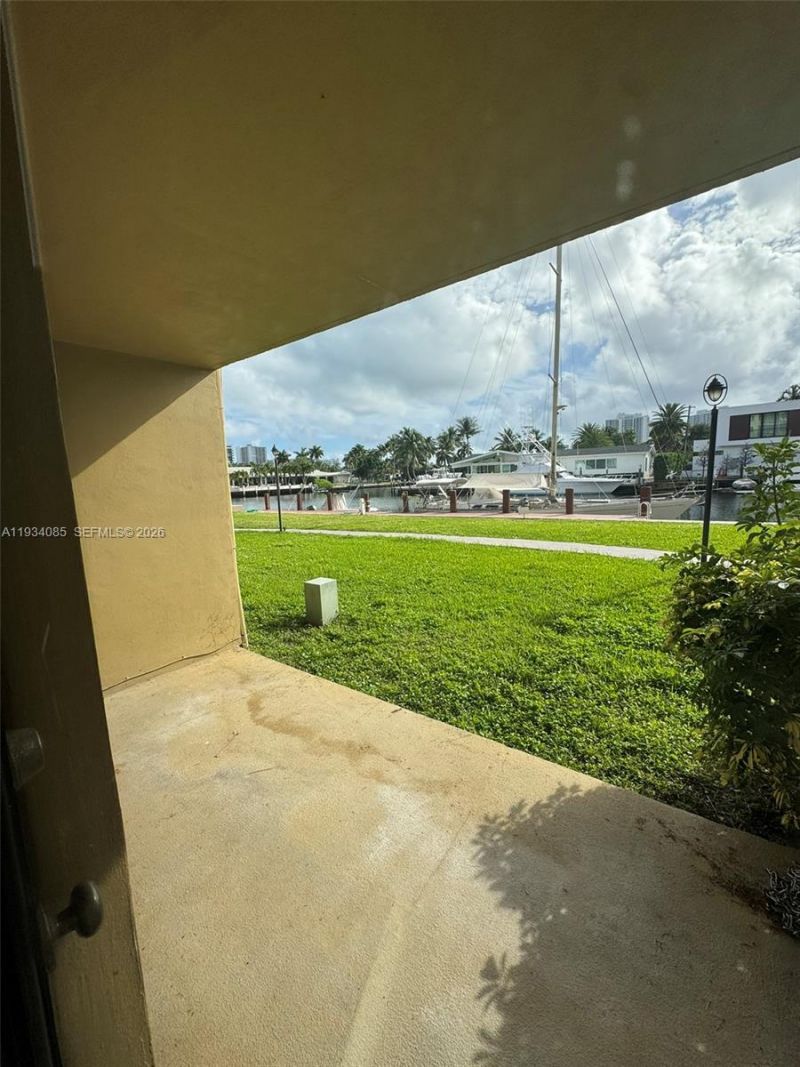 301 Golden Isles Dr, Unit 112, Hallandale Beach, FL 33009 Photo
