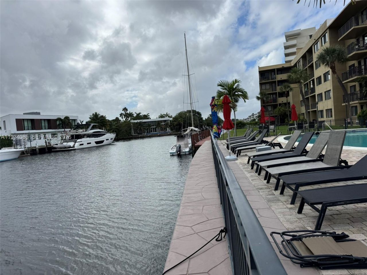 301 Golden Isles Dr, Unit 112, Hallandale Beach, FL 33009 Photo