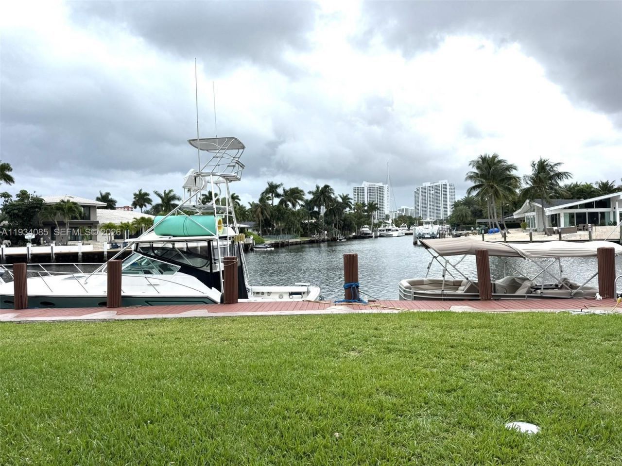 301 Golden Isles Dr, Unit 112, Hallandale Beach, FL 33009 Photo