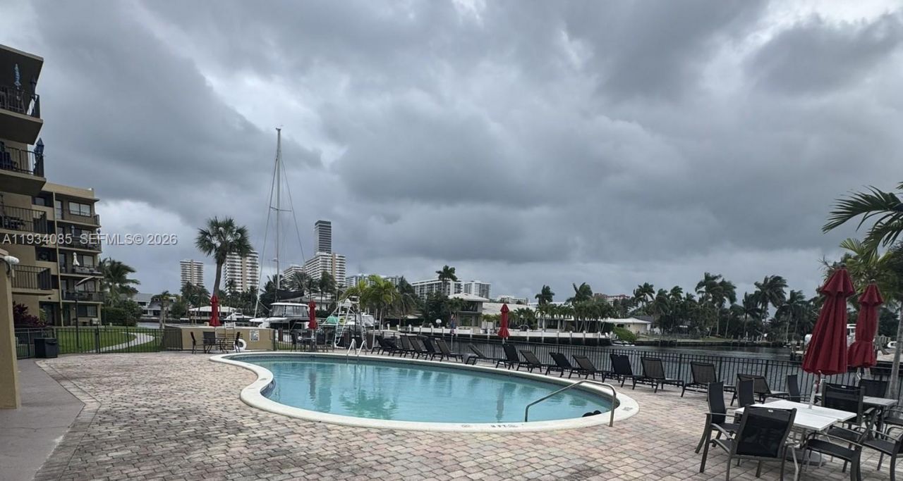 301 Golden Isles Dr, Unit 112, Hallandale Beach, FL 33009 Photo