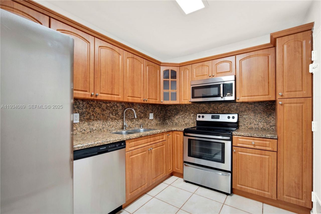 400 Kings Point Dr, Unit 1604, Sunny Isles Beach, FL 33160 Photo