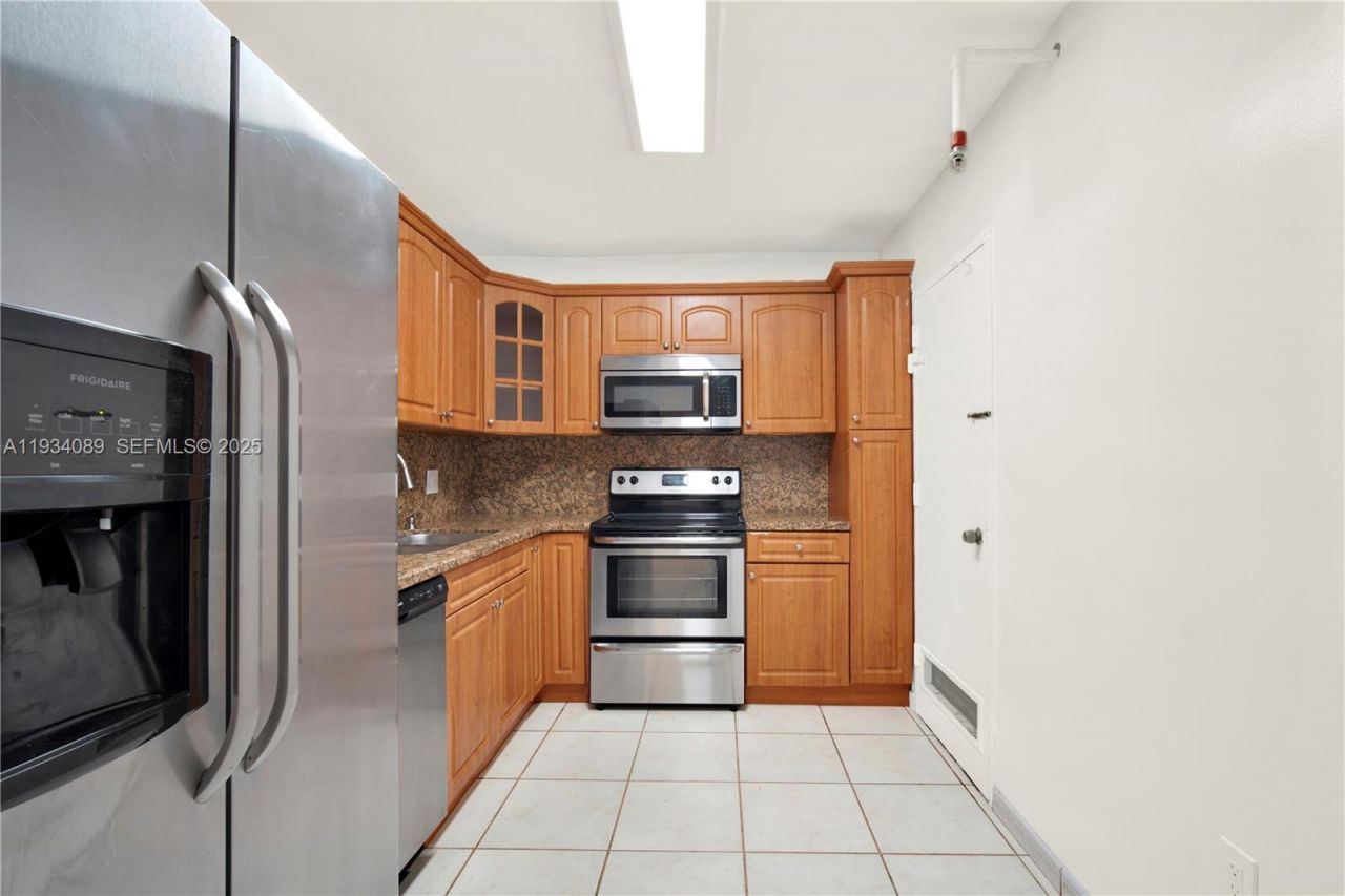 400 Kings Point Dr, Unit 1604, Sunny Isles Beach, FL 33160 Photo