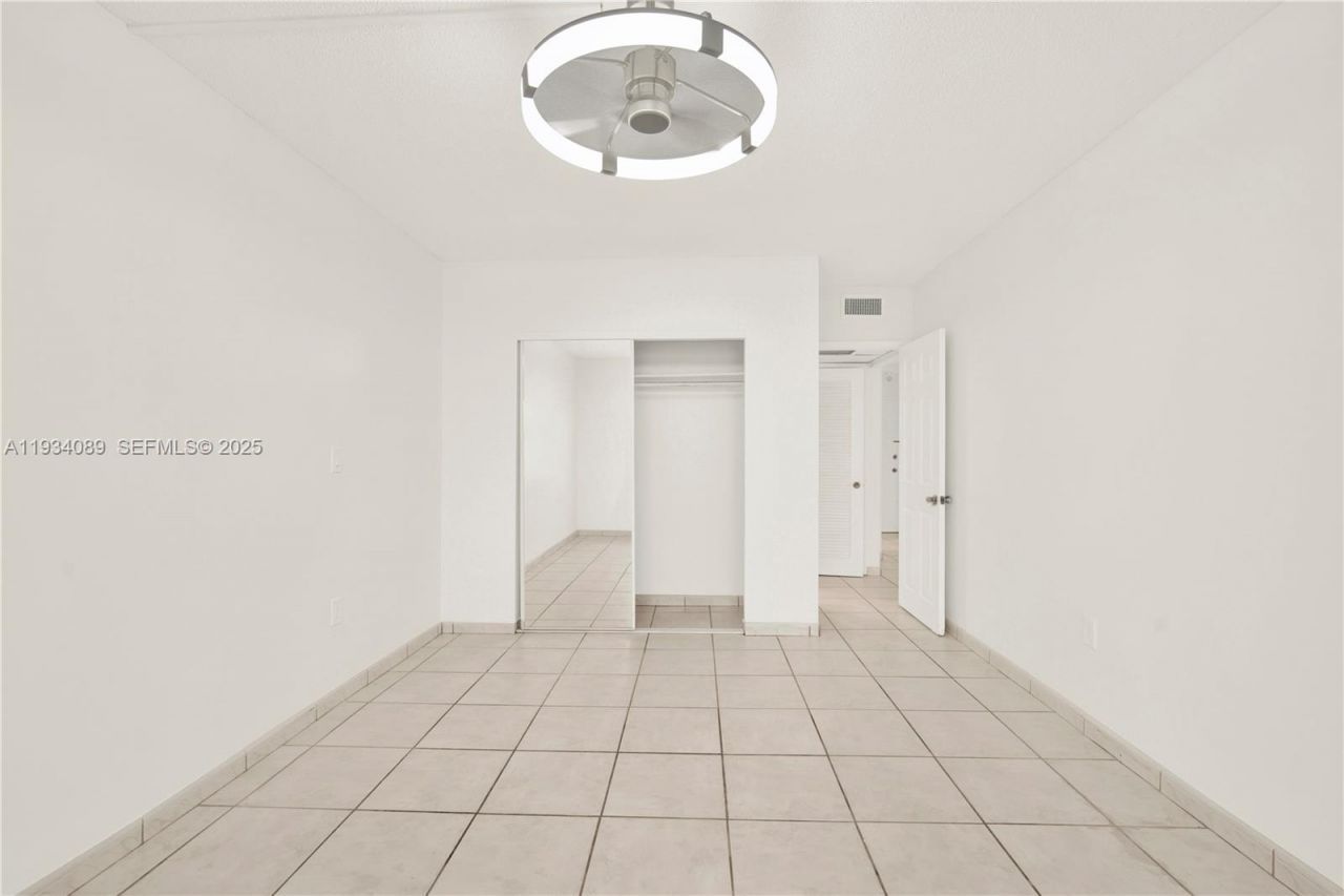 400 Kings Point Dr, Unit 1604, Sunny Isles Beach, FL 33160 Photo