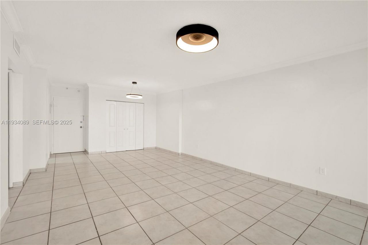 400 Kings Point Dr, Unit 1604, Sunny Isles Beach, FL 33160 Photo