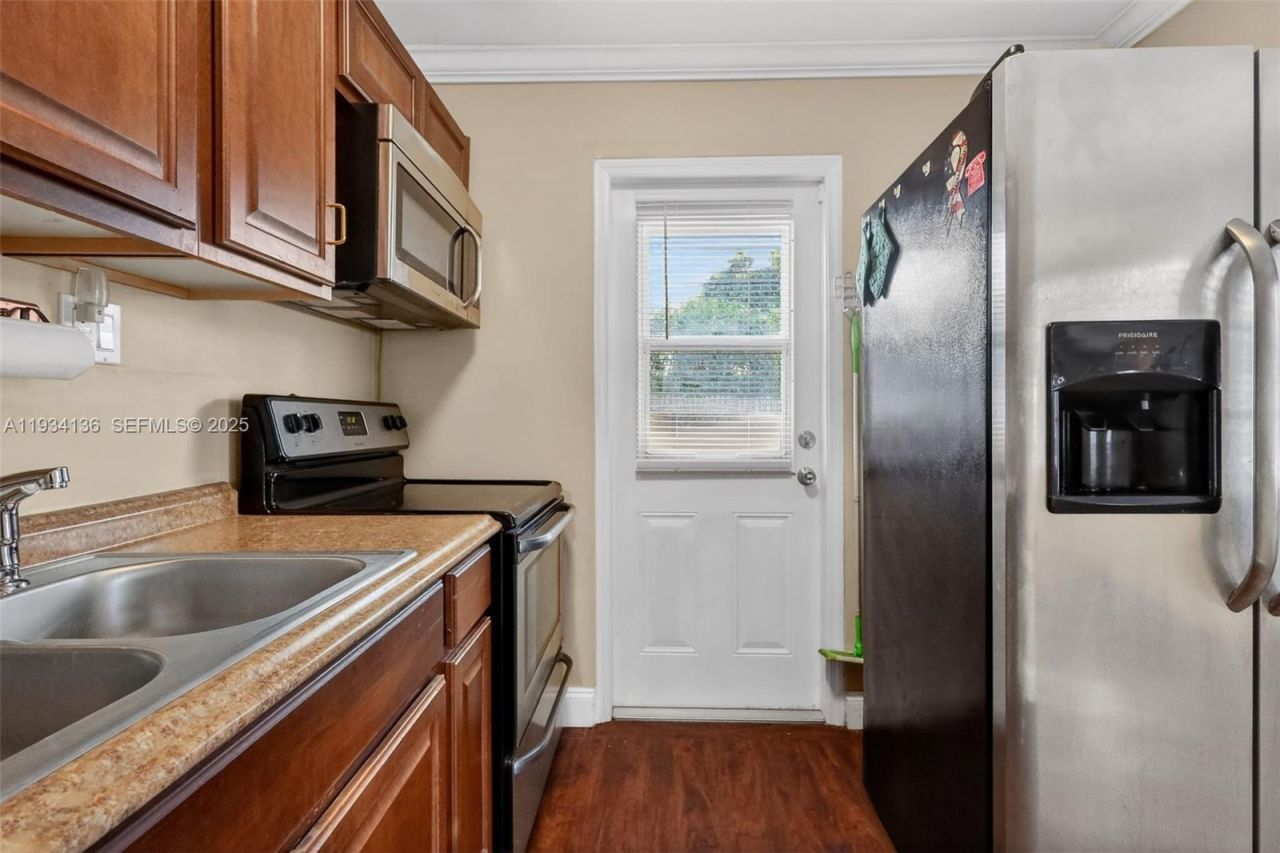 2440 NW 152nd Ter, Miami Gardens, FL 33054 Photo