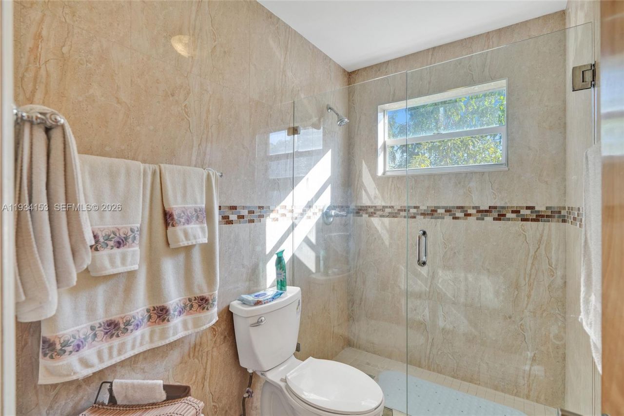 4141 W 4th Ave, Hialeah, FL 33012 Photo