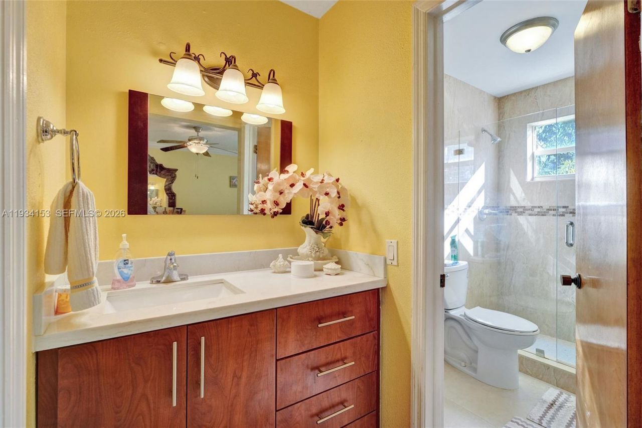 4141 W 4th Ave, Hialeah, FL 33012 Photo