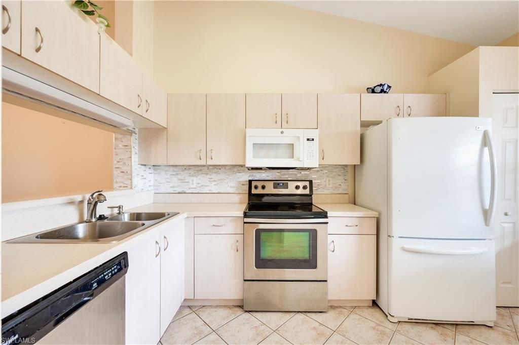 6625 Huntington Lakes Cir, Unit 203, Naples, FL 34119 Photo
