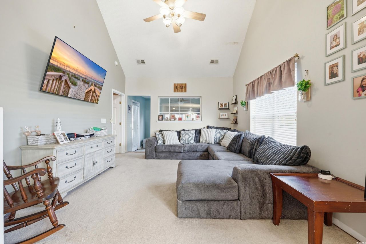 548 Uniola Dr. Photo 10