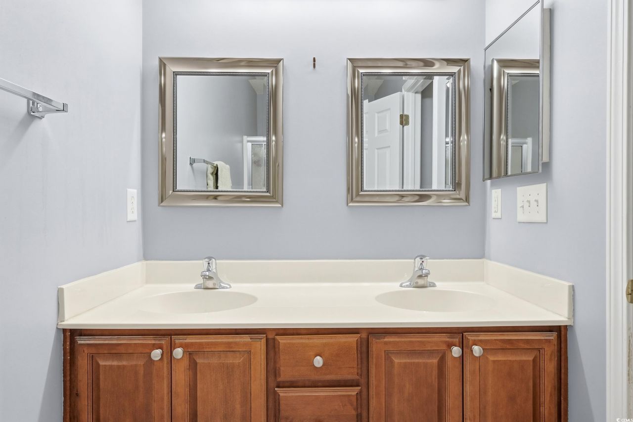 548 Uniola Dr. Photo 15