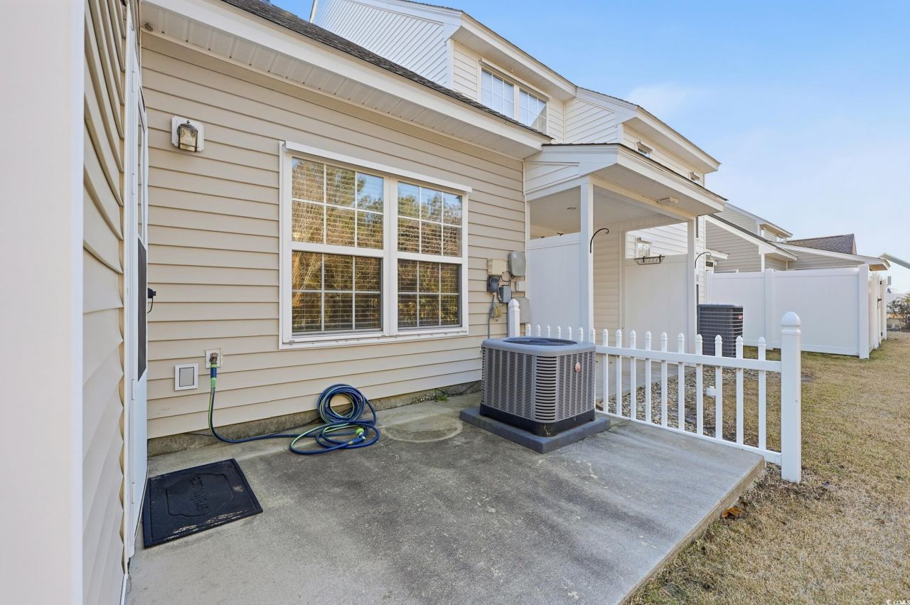 548 Uniola Dr. Photo 31