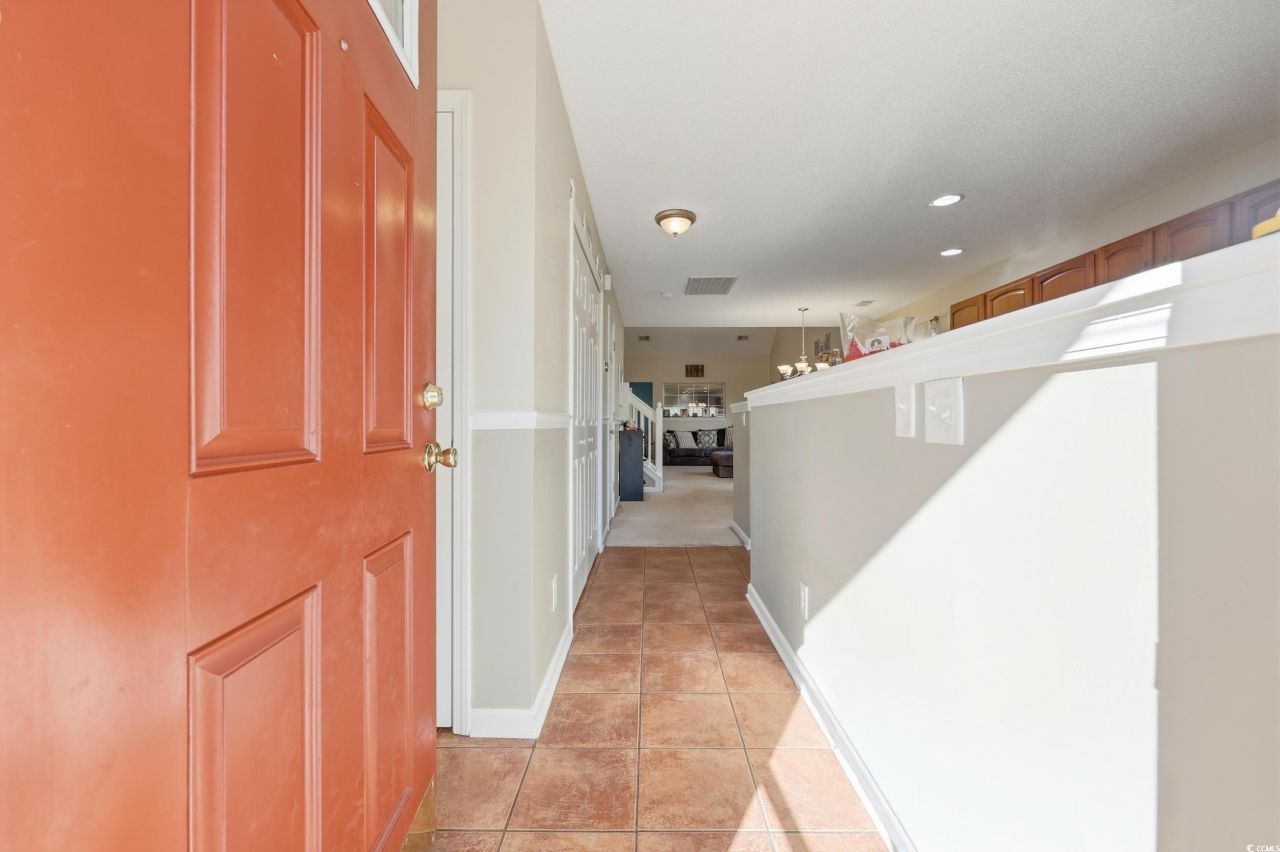 548 Uniola Dr. Photo 4