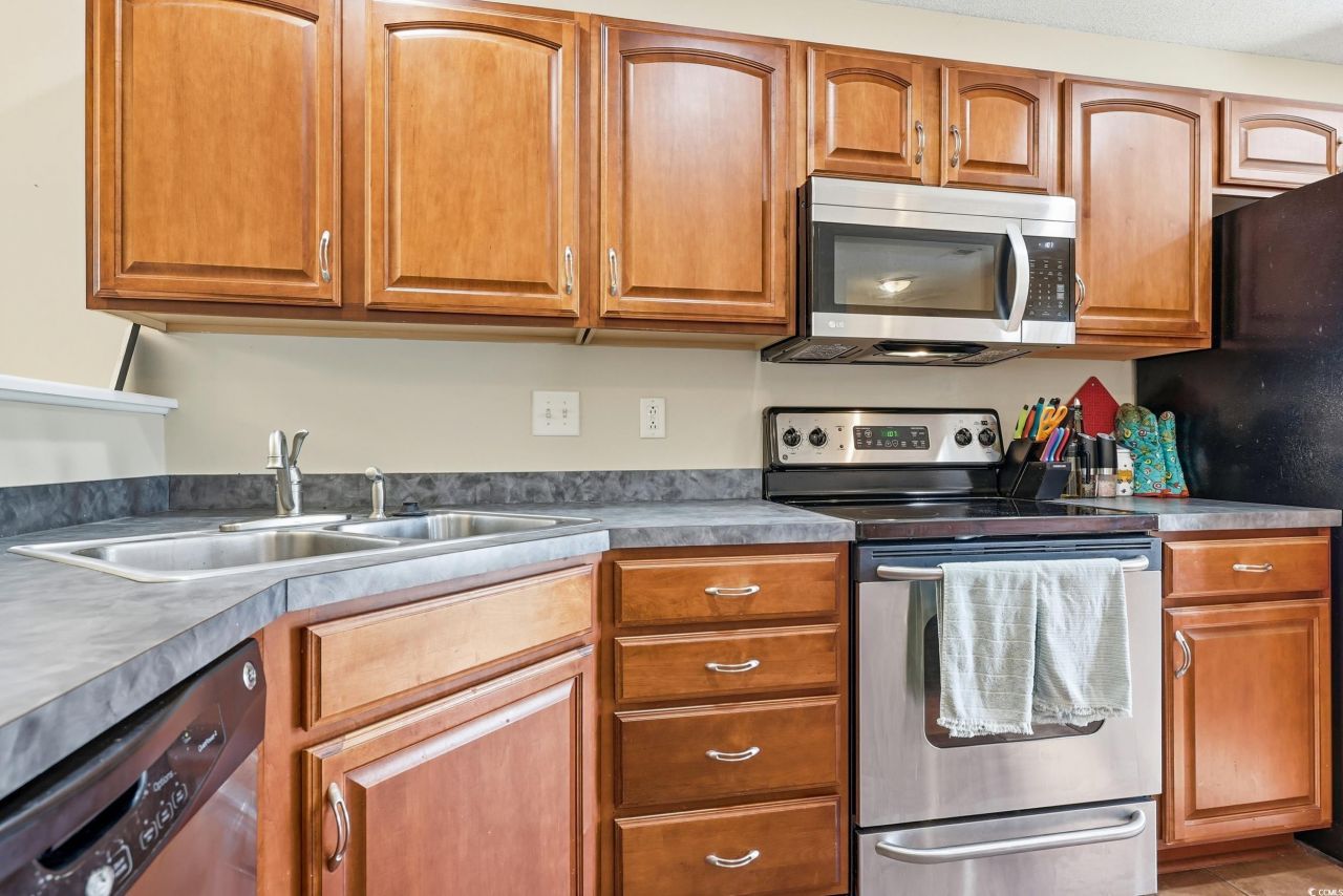 548 Uniola Dr. Photo 6