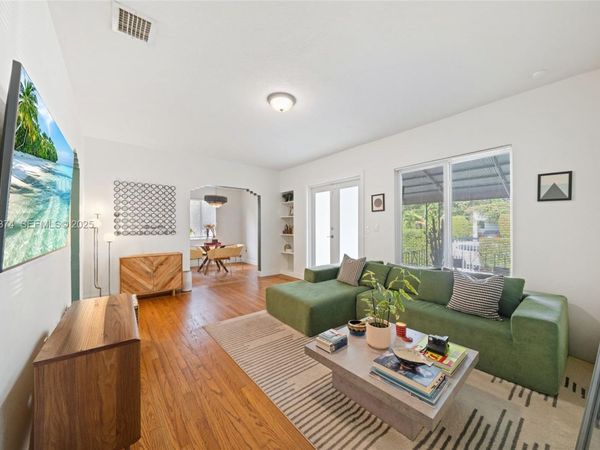 272 NW 42nd St , Miami, FL 33127