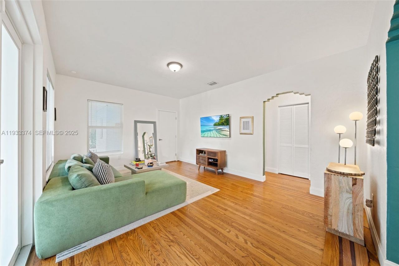 272 NW 42nd St, Miami, FL 33127 Photo