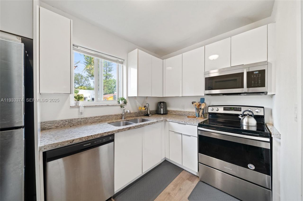 272 NW 42nd St, Miami, FL 33127 Photo