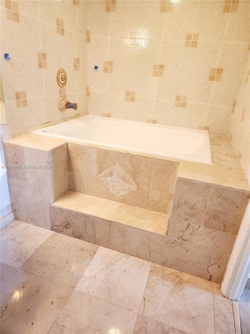 230 174th St, Unit 819, Sunny Isles Beach, FL 33160 Photo