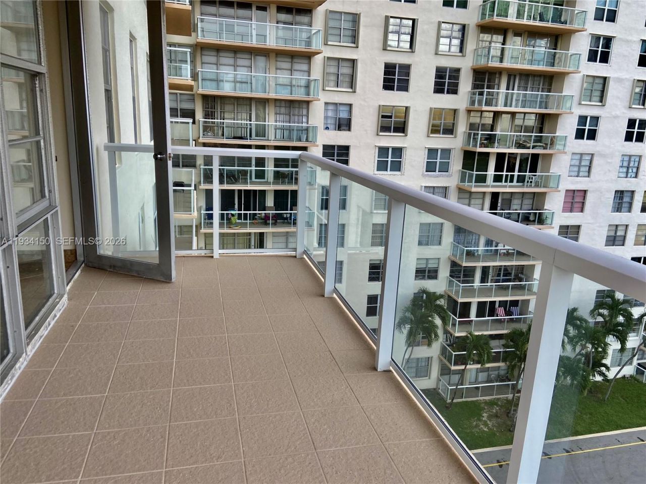 230 174th St, Unit 819, Sunny Isles Beach, FL 33160 Photo