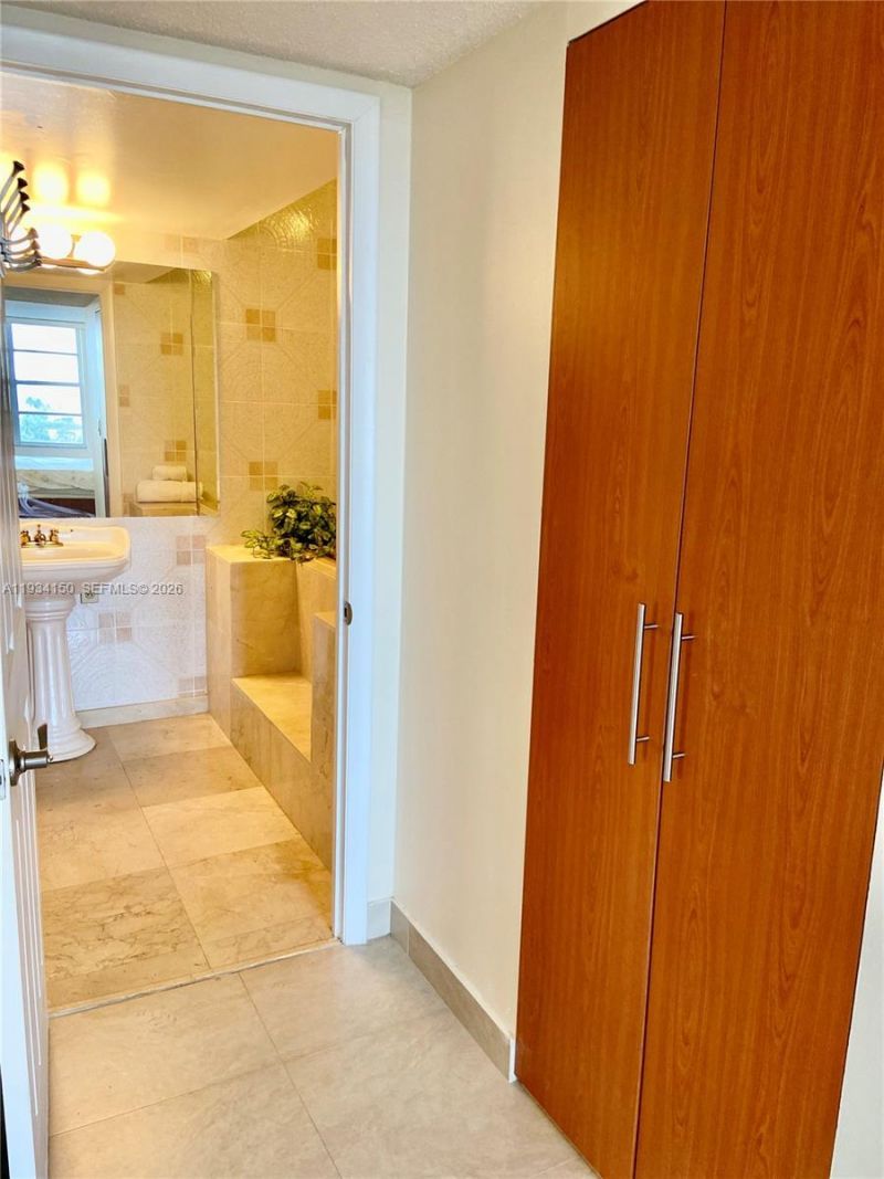 230 174th St, Unit 819, Sunny Isles Beach, FL 33160 Photo