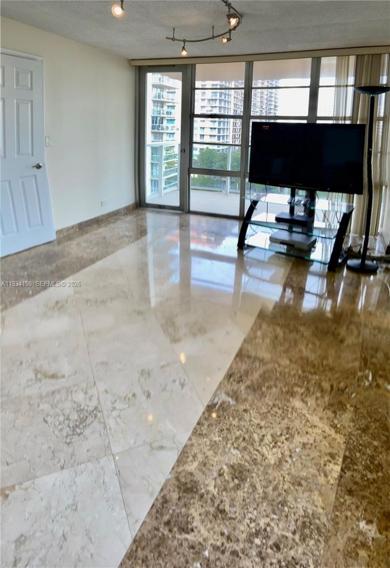 230 174th St, Unit 819, Sunny Isles Beach, FL 33160 Photo