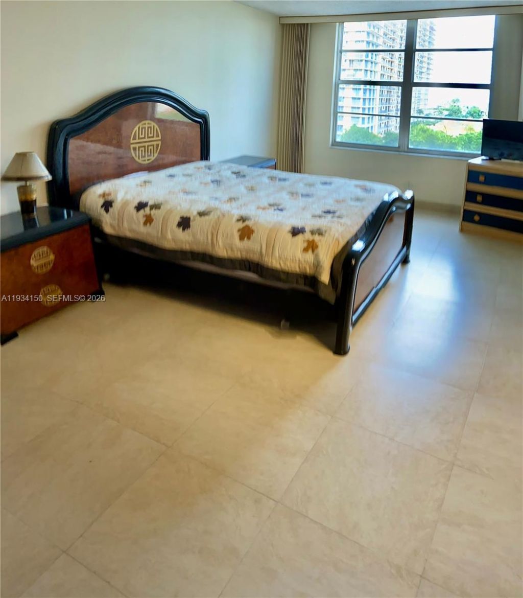 230 174th St, Unit 819, Sunny Isles Beach, FL 33160 Photo