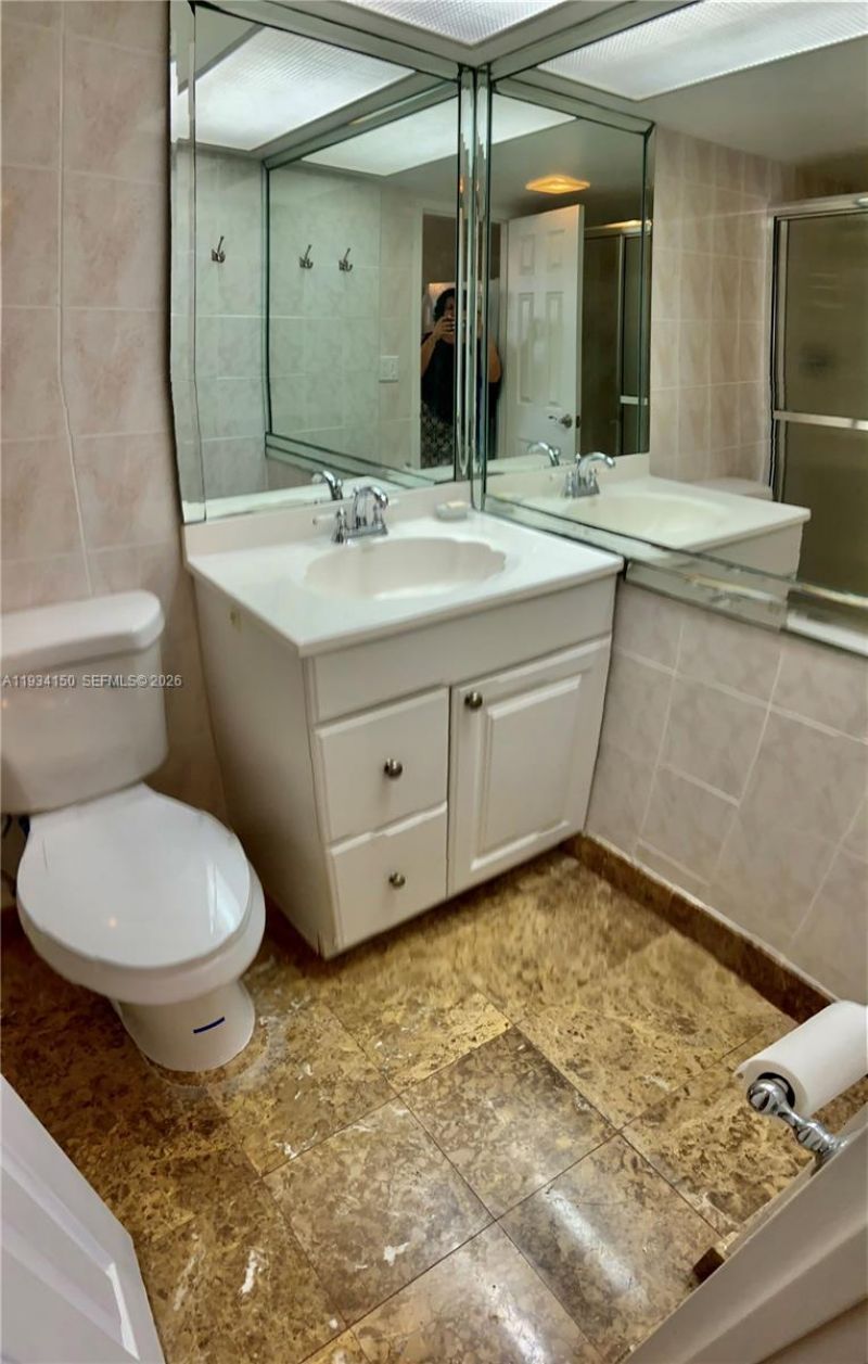 230 174th St, Unit 819, Sunny Isles Beach, FL 33160 Photo