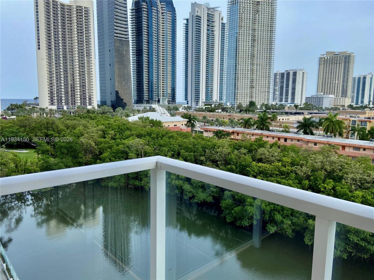 230 174th St, Unit 819, Sunny Isles Beach, FL 33160 Photo