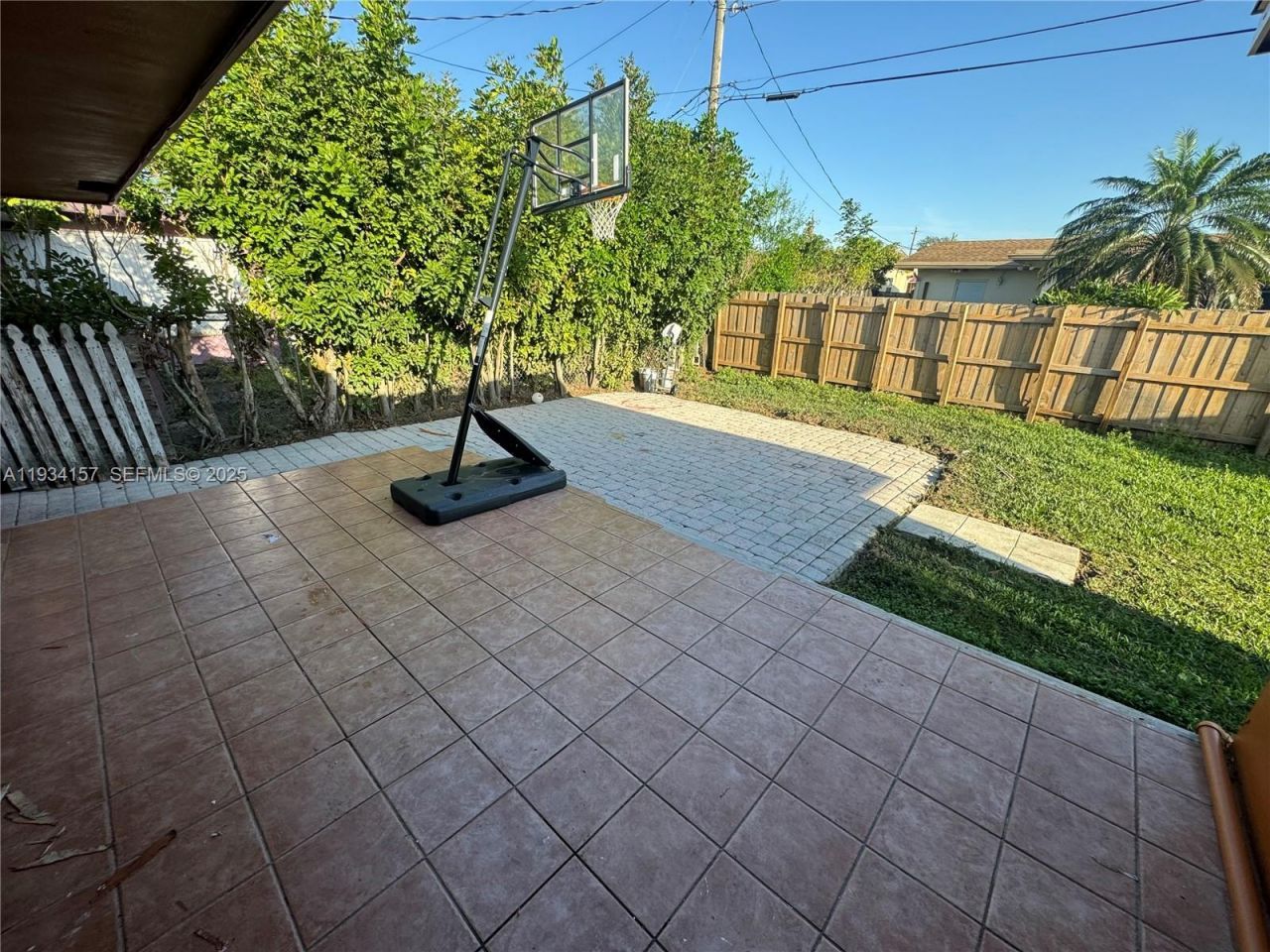 8511 NW 11th St, Pembroke Pines, FL 33024 Photo