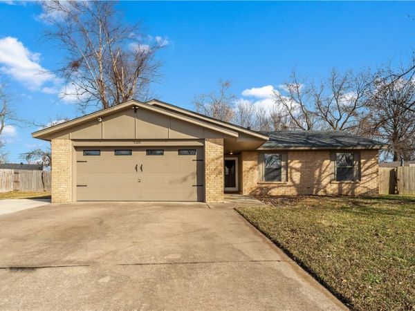 1105 Westridge Lane, Rogers, AR 72756