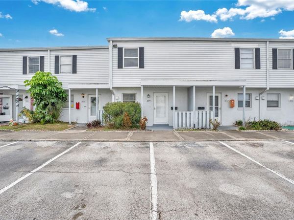 1824 AMBERLY AVENUE, Unit T8, ORLANDO, FL 32822