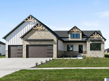 3620 Tree Line Drive, Lincoln, NE 68516